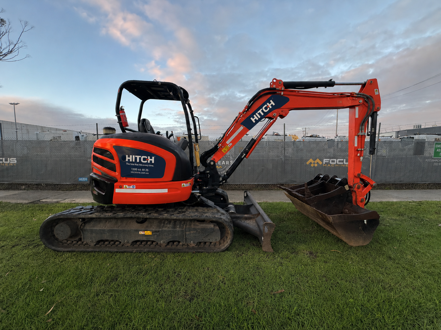 8.0T Excavator available from HITCH